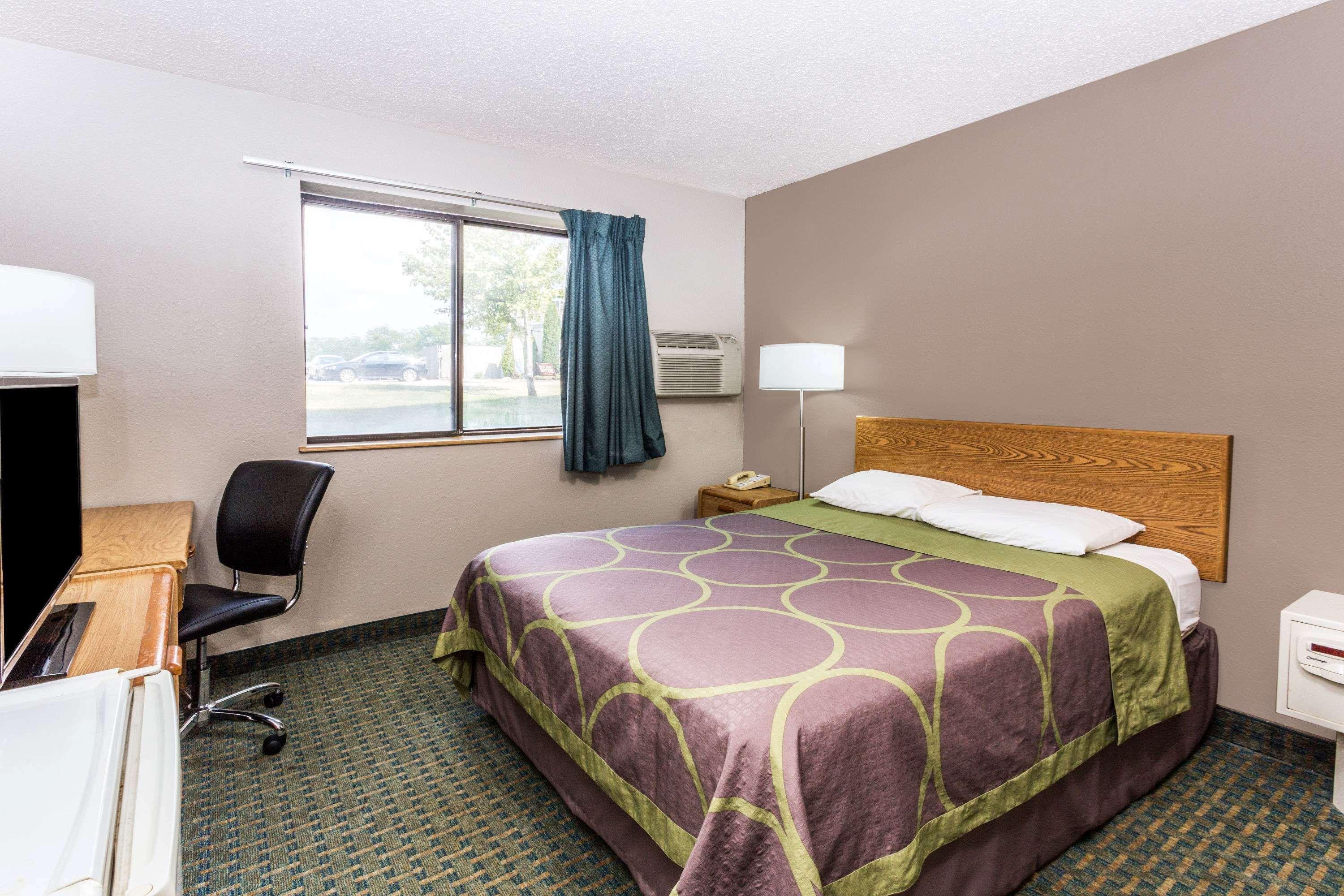 Super 8 By Wyndham St. Charles Hotel Saint Charles Buitenkant foto
