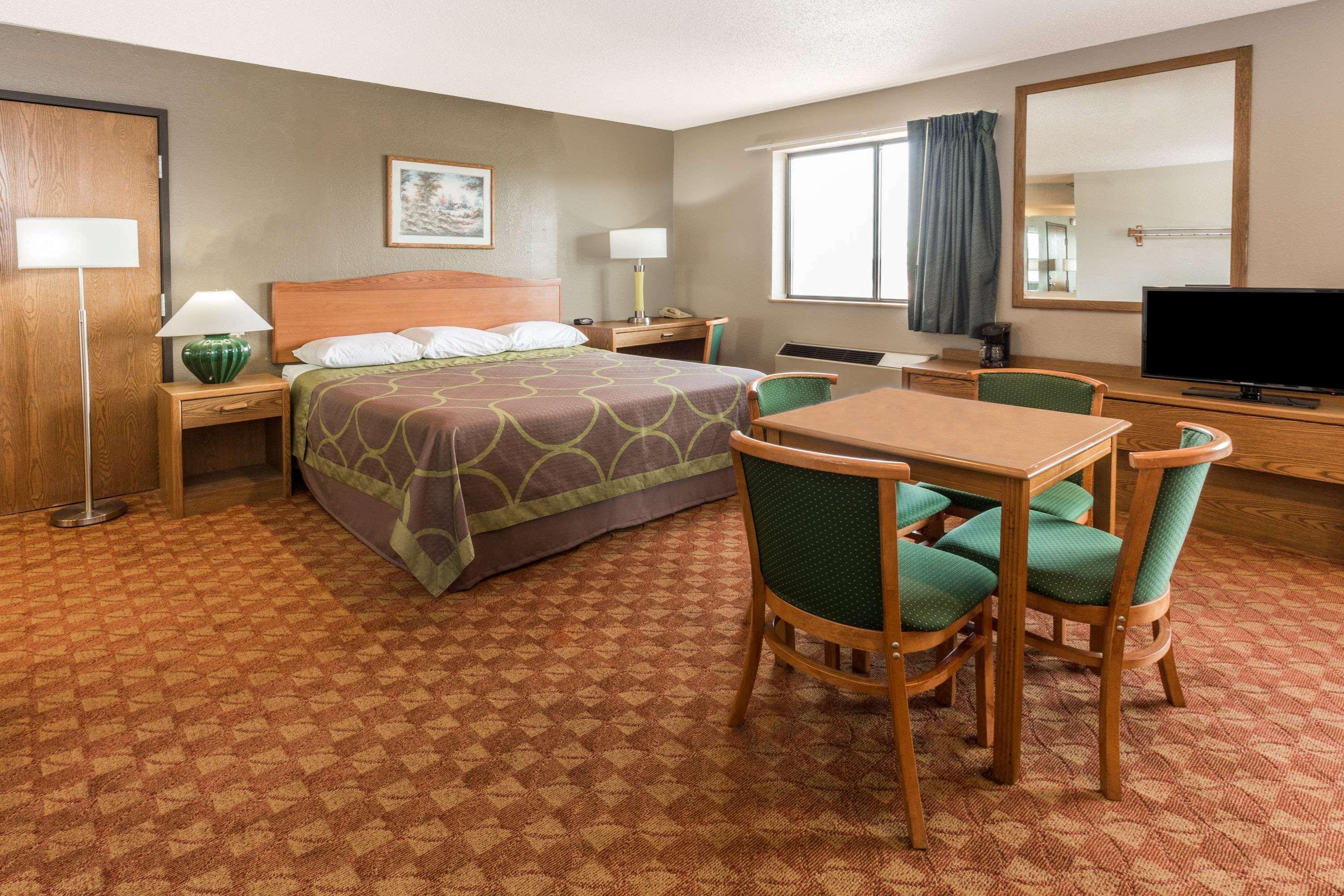 Super 8 By Wyndham St. Charles Hotel Saint Charles Buitenkant foto