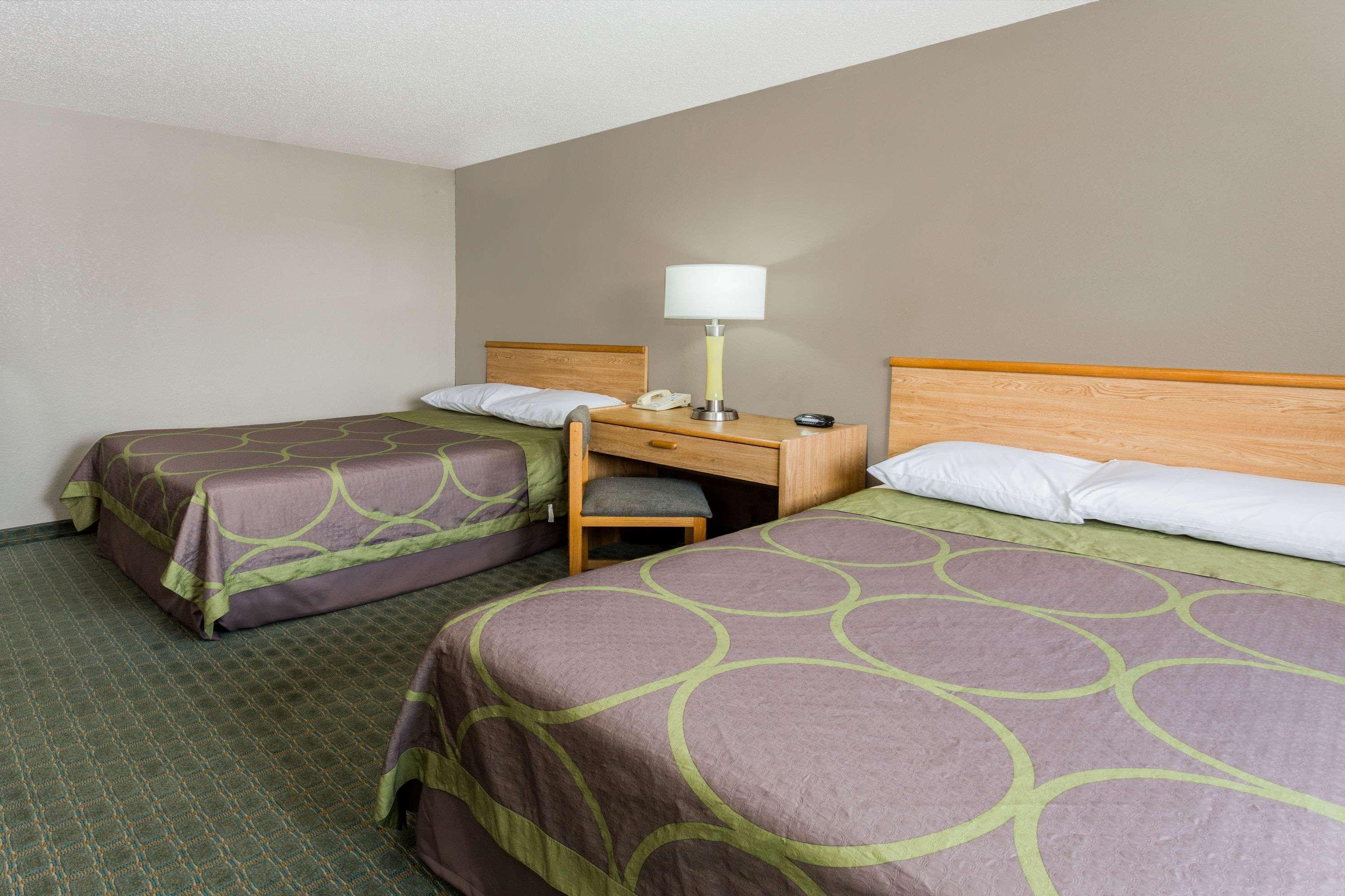 Super 8 By Wyndham St. Charles Hotel Saint Charles Buitenkant foto