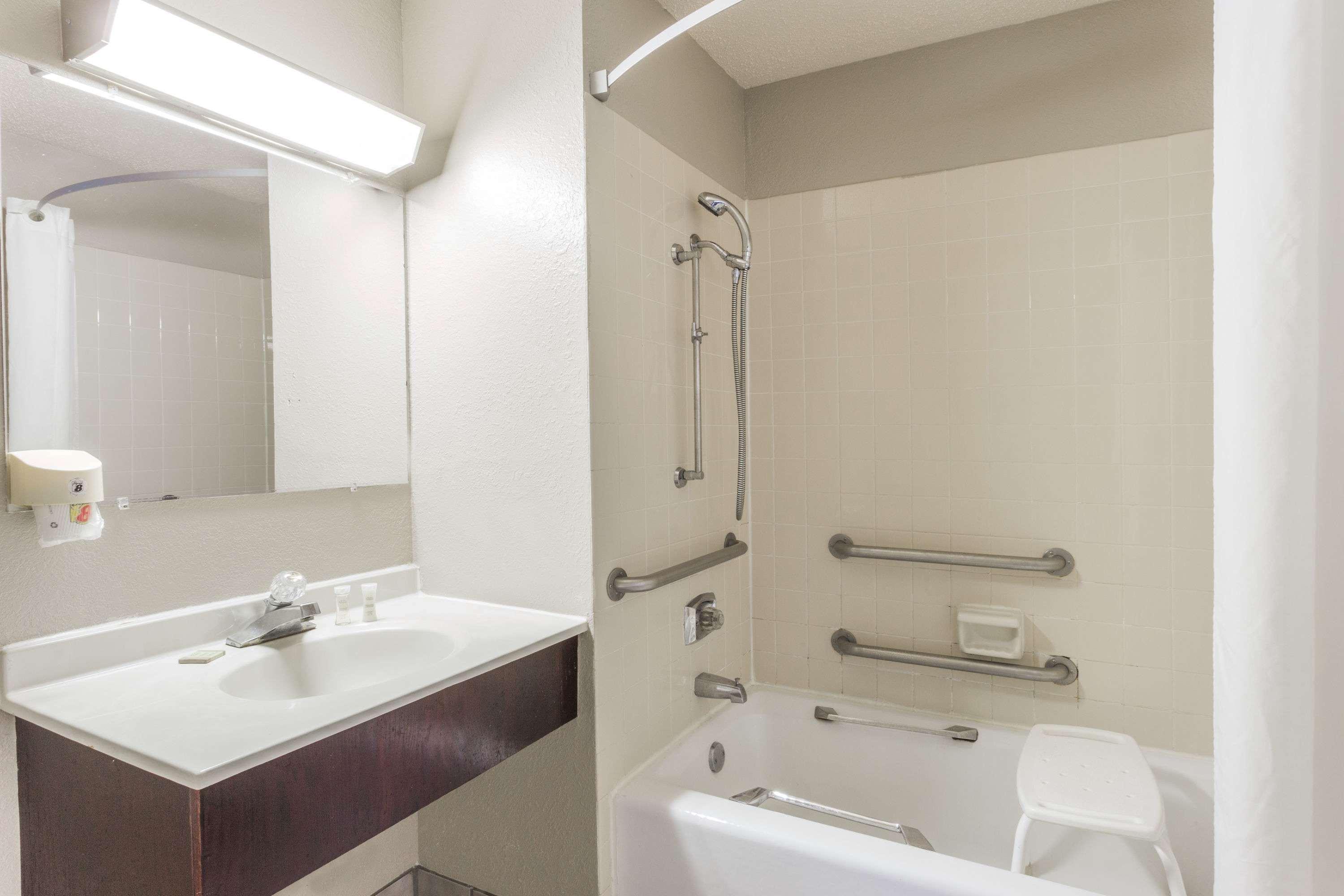 Super 8 By Wyndham St. Charles Hotel Saint Charles Buitenkant foto
