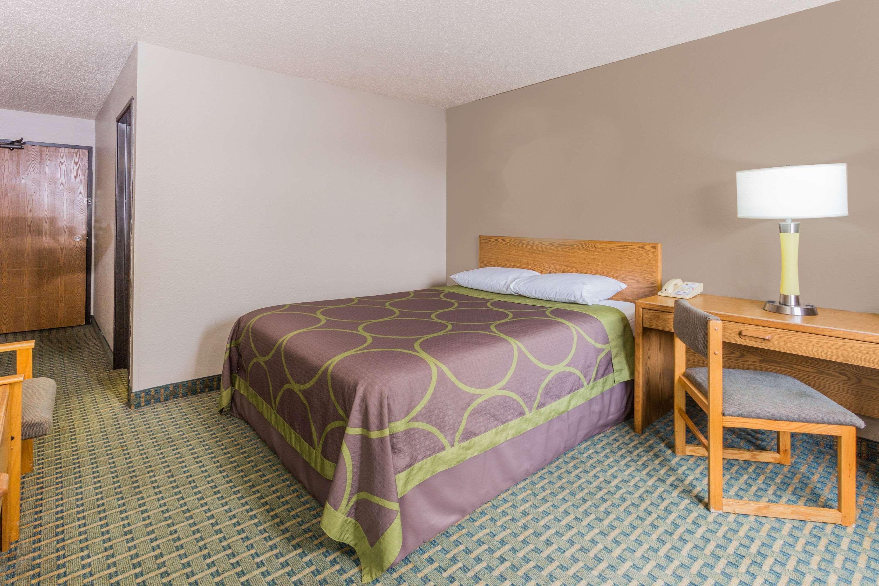 Super 8 By Wyndham St. Charles Hotel Saint Charles Buitenkant foto